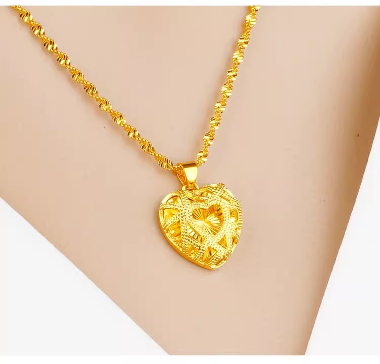 Photography Yellow - Hollow heart-shaped pendant clavicle chain for